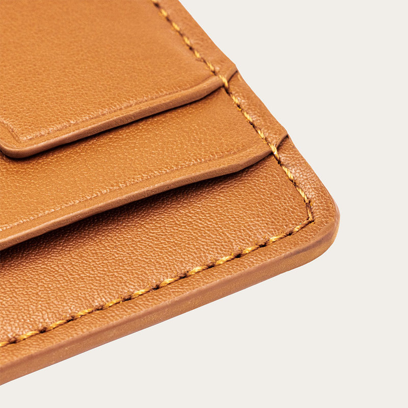 Premium cardholder crafted from vegan cactus leather. Extremely soft and durable, made from cactus leaves from Mexico. Optimised for organisation, featuring 3 slots.