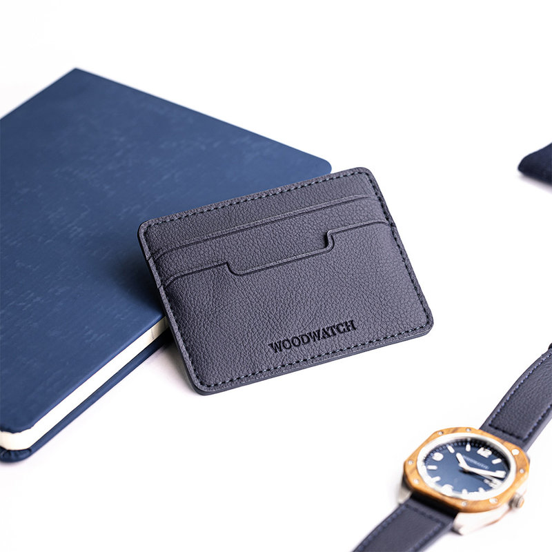 Premium cardholder crafted from vegan cactus leather. Extremely soft and durable, made from cactus leaves from Mexico. Optimised for organisation, featuring 3 slots.