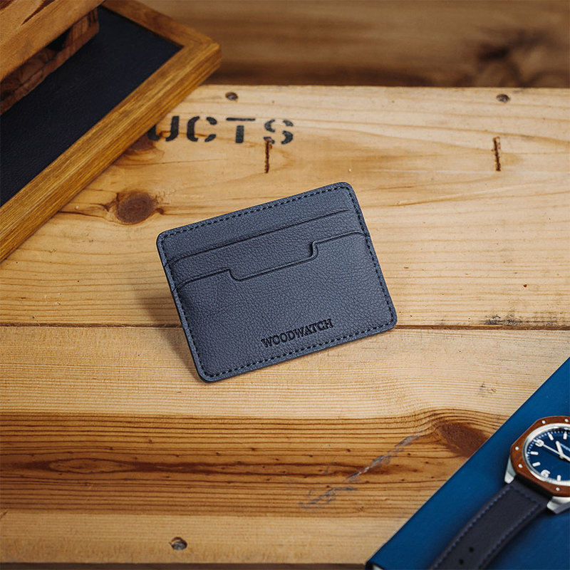 Premium cardholder crafted from vegan cactus leather. Extremely soft and durable, made from cactus leaves from Mexico. Optimised for organisation, featuring 3 slots.