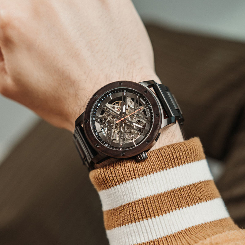 The HEROIC Dark Soil is made of Chacate Preto Wood and features a black dial with dark metal details.