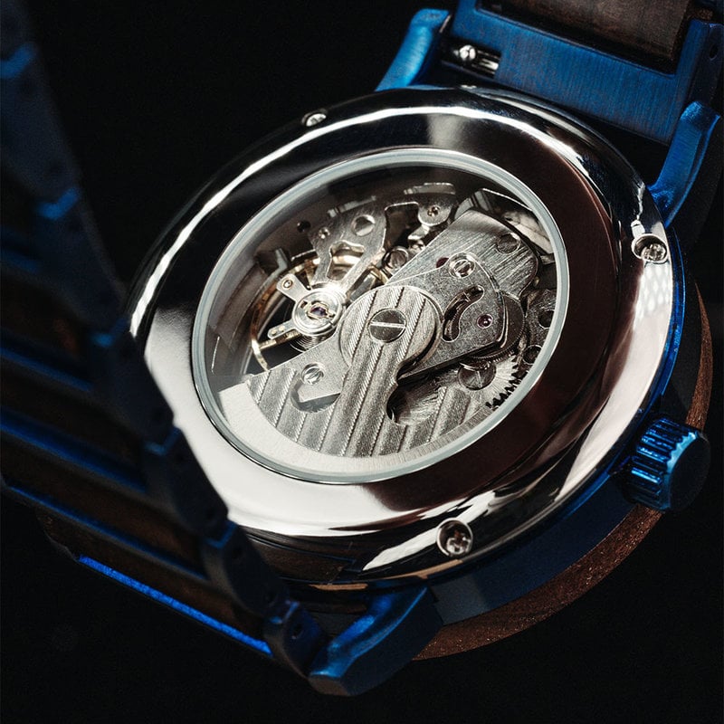 The HEROIC Neptune Rock is made of Chacate Preto wood and features a blue dial with blue details.