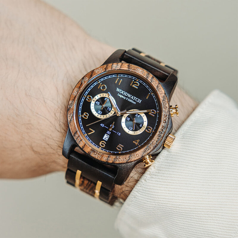 The CLASSIC Sailor has a classy slim case while featuring unique a moonphase movement and two extra subdials. The watch is made of East African Kosso Wood and features a blue dial and golden-colored details. Pair it perfectly with the ELLIPSE Clear BlueBl