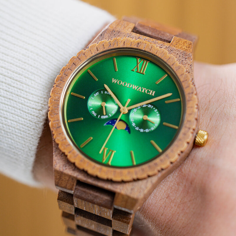 Make this holiday season unforgettable with the WoodWatch Holiday Gift Box.