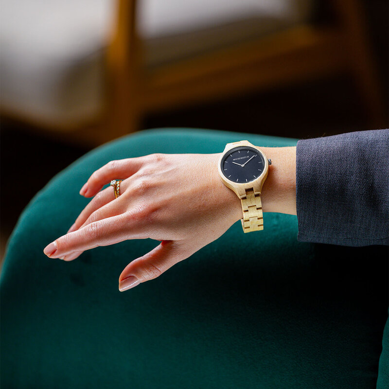 The AURORA Collection breaths the fresh air of Scandinavian nature and the astonishing views of the sky. This light weighing watch is made of Canadian Maplewood, accompanied by a blue stainless-steel dial with silver details.<br />
The watch is available with a