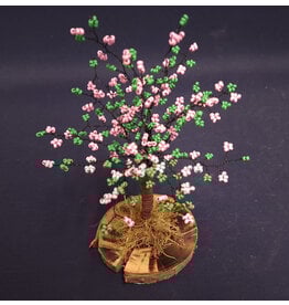 Appelboompje op boomstammetje