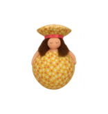 Dikke dame klein geel met hoedje