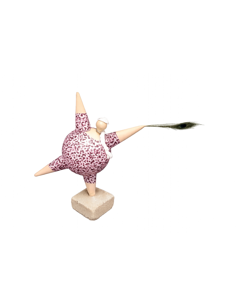 Dansende dame op betonblok