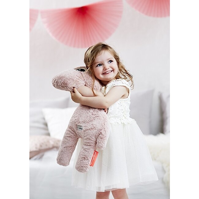 DoneByDeer Knuffel Raffi Roze 66 cm van Done by Deer