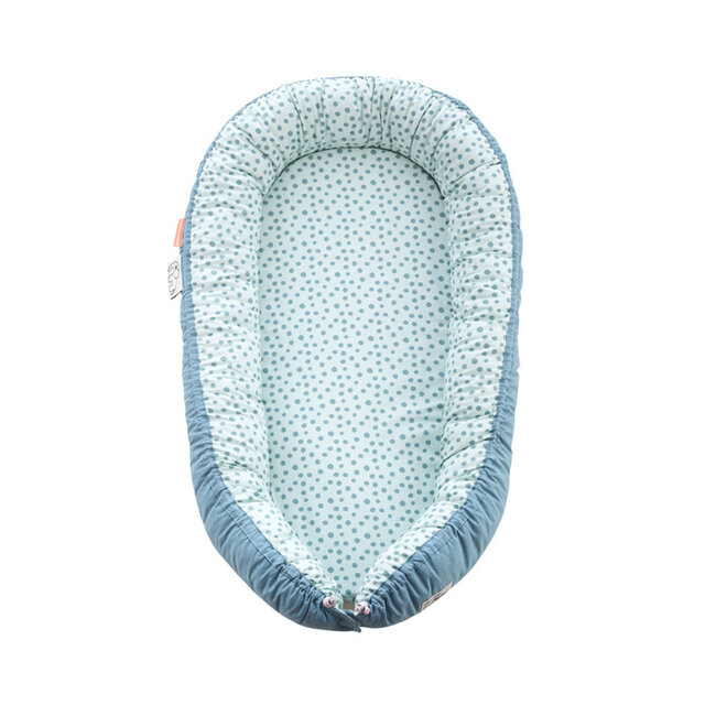 DoneByDeer Babynestje Happy Dots blauw 73 cm -  van Done by Deer