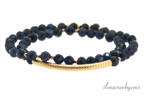 Goldgefülltes Röhrchenperlenarmband mit 5 mm facettierten Saphirperlen