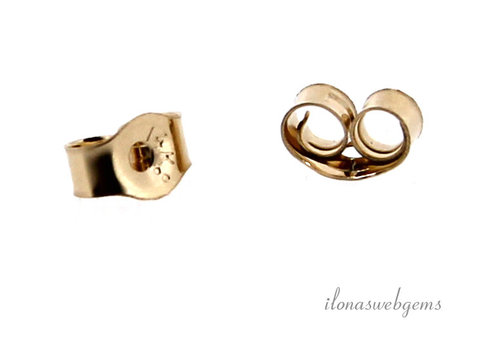 1 pair of 14 carat gold studs, approx. 4.5 x 3 mm