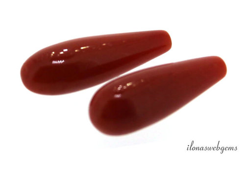 1 pair of Red coral 'Corallium Rubrum' pearls approx. 16x6mm