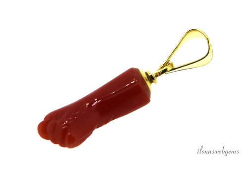 24 kt Red coral lucky hand 'Corallium Rubrum' appr. 12 mm