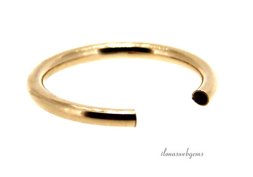 Der mit 14-Karat/20-Gold gefüllte Ring glänzte ca. 2,5 mm