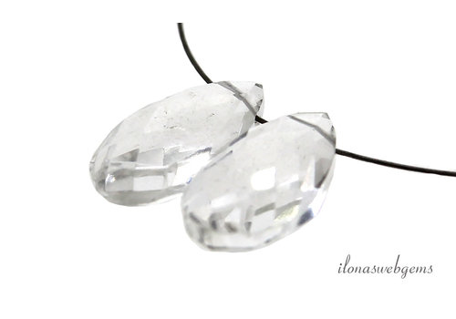 1 paar Ice Quartz  druppels ca. 15x8 mm