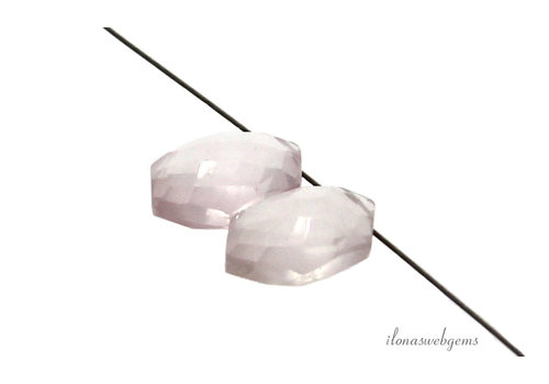 1 paar Rozenkwarts shieldshape  ca. 12x8mm