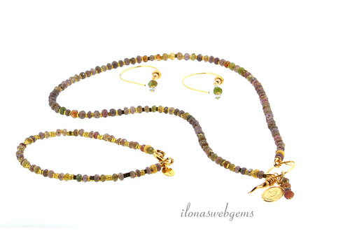 Inspiration: Necklace with 14/20 Gold filled stardust rondelles