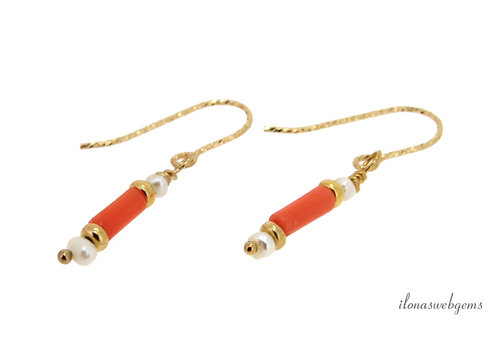 Inspiration: Goldfilled ear hooks with freshwater pearl and coral