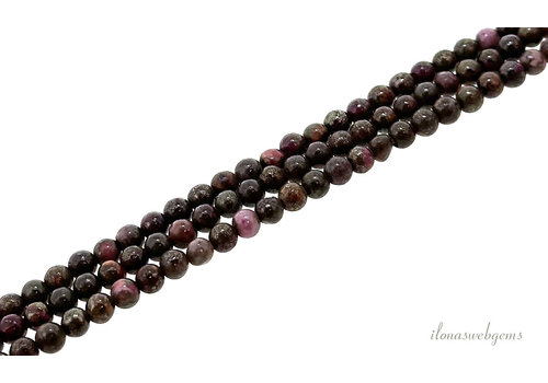 Pyriet in moedergesteente kralen roze rond ca. 4mm