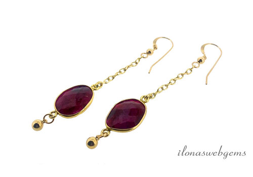 Goldfilled ear hooks with ruby