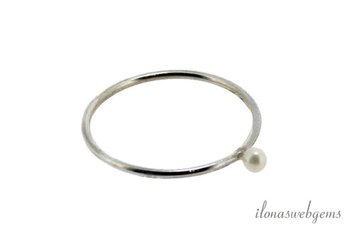 Sterling silver ring with white freshwater pearl