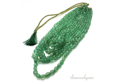 Grüner Erdbeerquarz-Halsband mit 8 Strängen