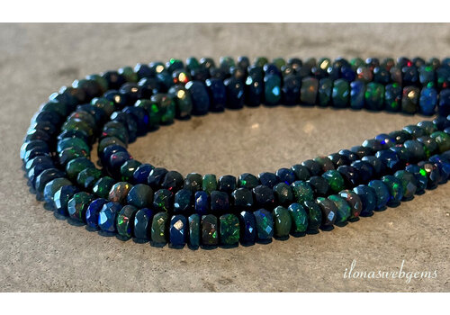 Zwarte Edelopaal kralen facet rondel op-en-aflopend ca. 6.5x4mm tot 4x3mm