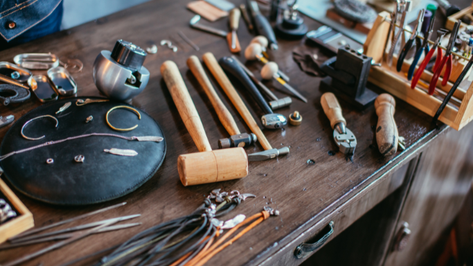 Werkbank mit Werkzeug