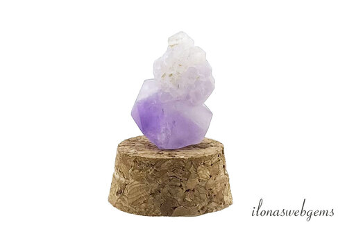 Kraftstein in Amethystkuppel