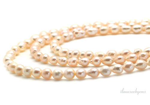 Freshwater pearls soft salmon approx. 4mm