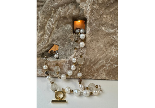 Getketteld collier parels