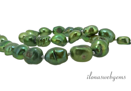 Ca. 160cm - Zoetwaterparels groen ca. 10x8mm