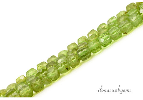 Facettierte Peridot-Würfelperlen, ca. 4 x 4 mm