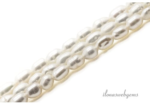 Weiße Süßwasserperlen, ca. 4 x 3 mm