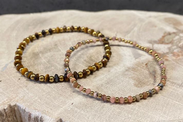 Gratis edelsteen armbandjes!