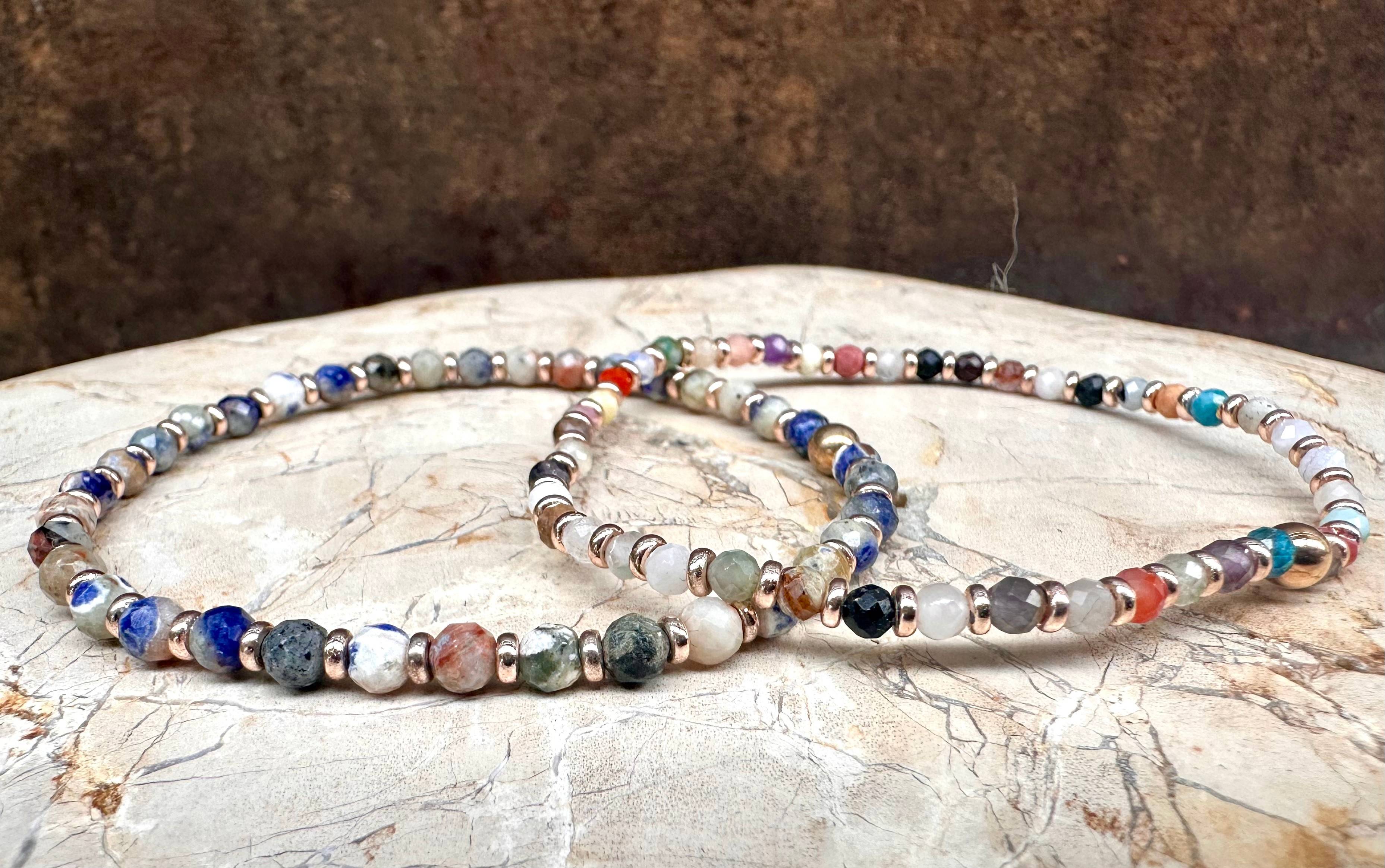 Gratis edelsteen armbandjes!