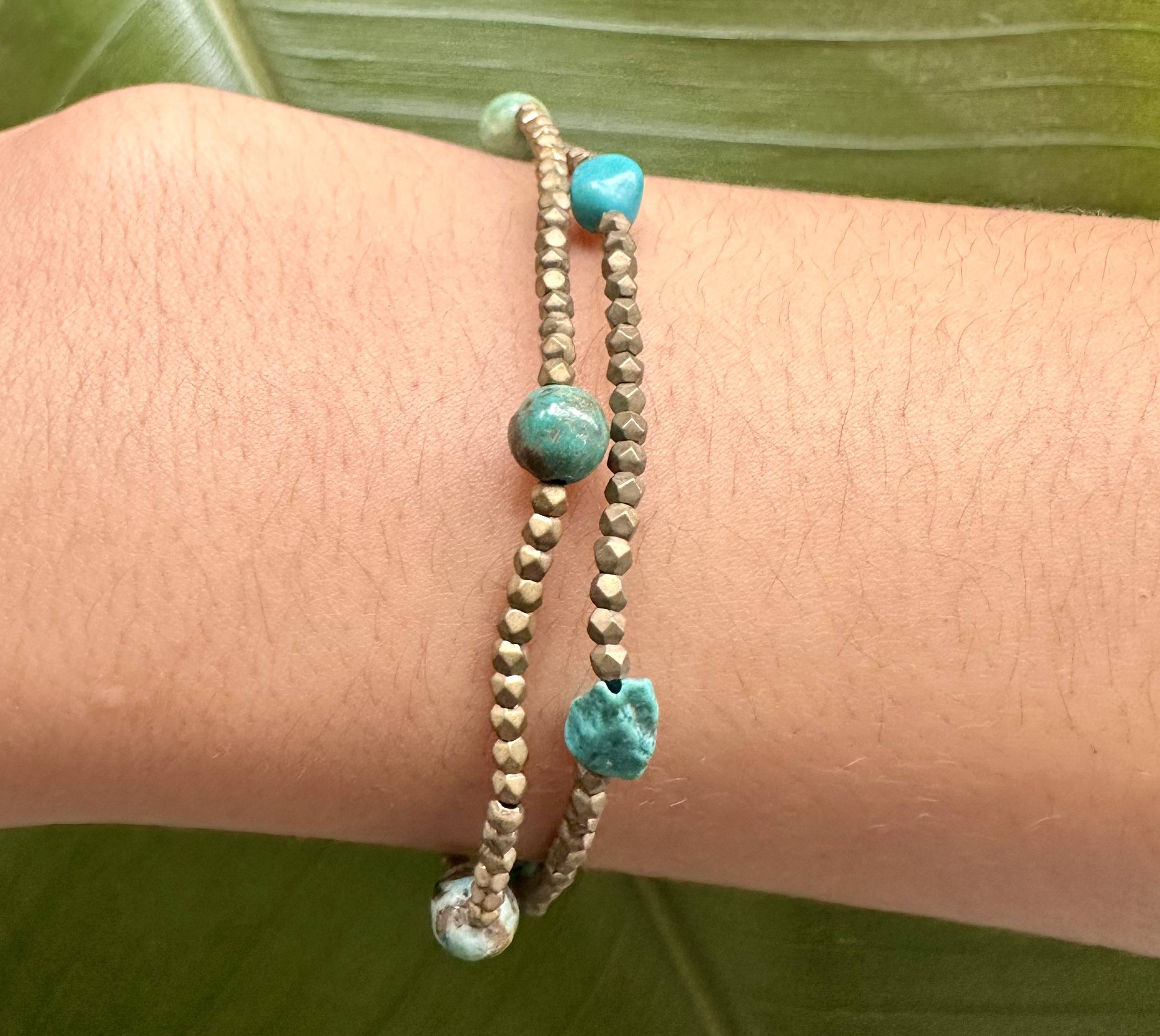 Gratis edelsteen armbandjes!