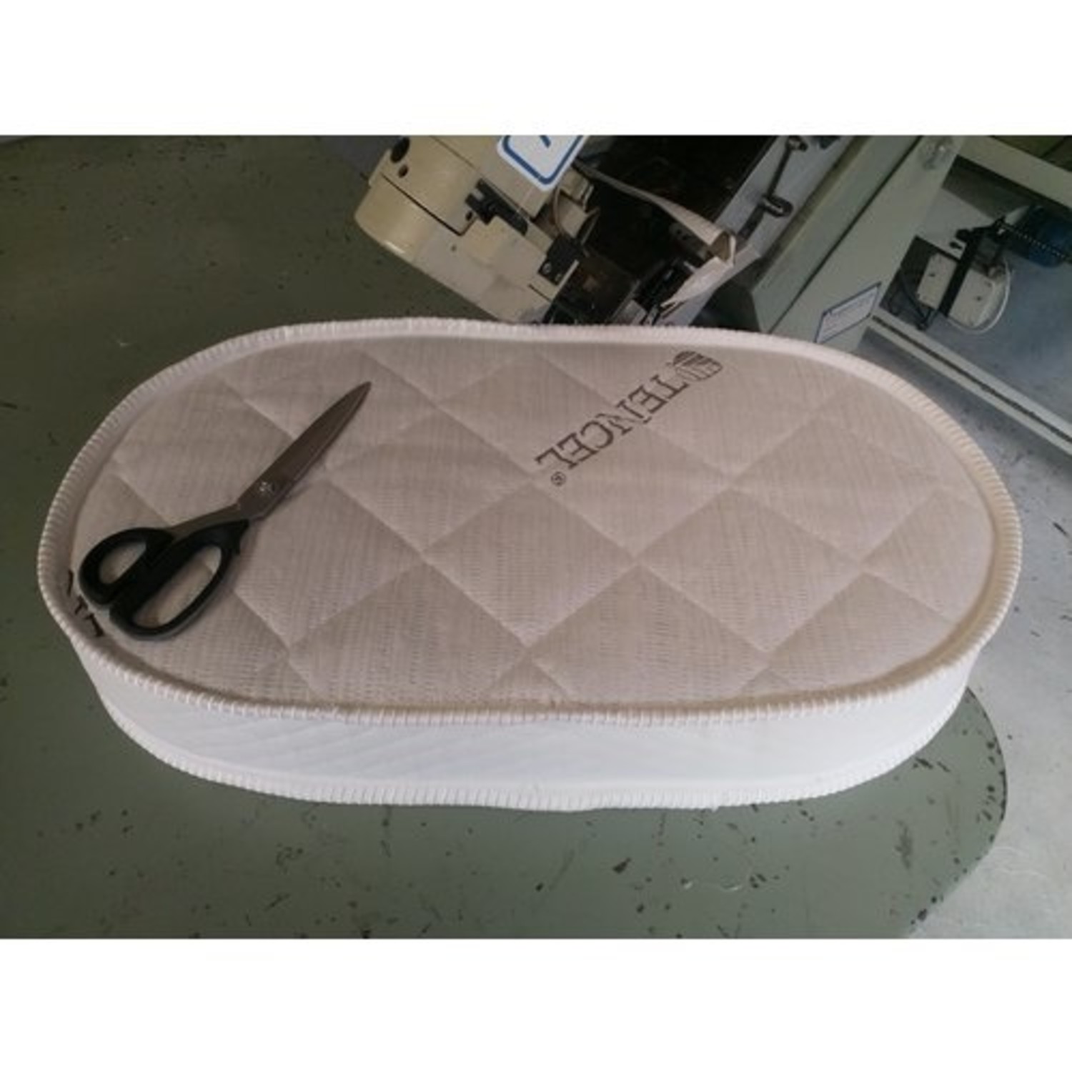 Kampioenschap Bont Lokken Ovale wiegmatras op maat koudschuim HR65 - 123babymattress.com -  Matrassenmaker