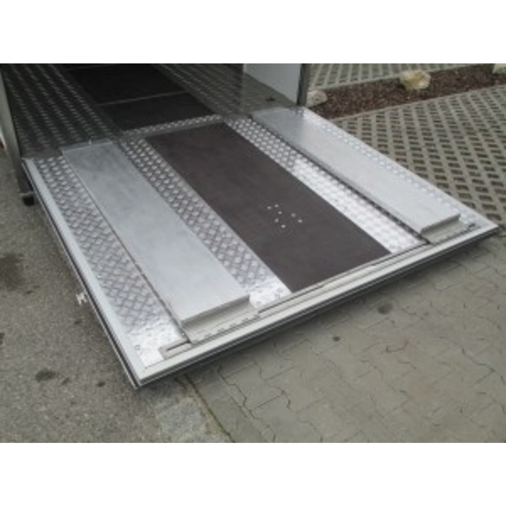 NIEWIADÒW MONTE CARLO 600 - Kofferanhänger 3500kg