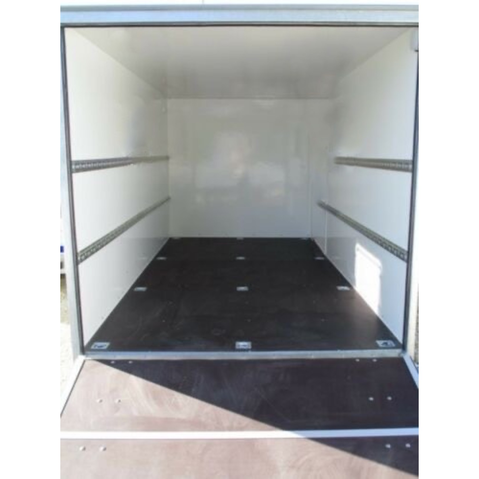 NIEWIADÒW F2741HTL – Kofferanhänger 2700kg