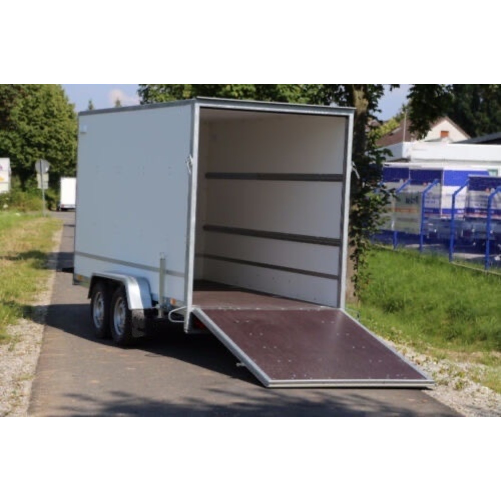 NIEWIADÒW F2030HTD HK – Kofferanhänger 2000kg mit Heckrampe