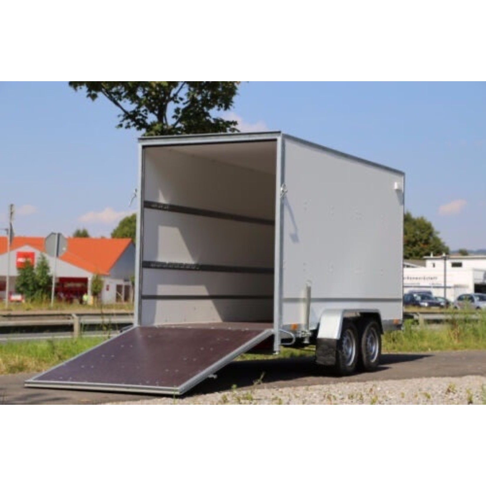 NIEWIADÒW F2030HTD HK – Kofferanhänger 2000kg mit Heckrampe