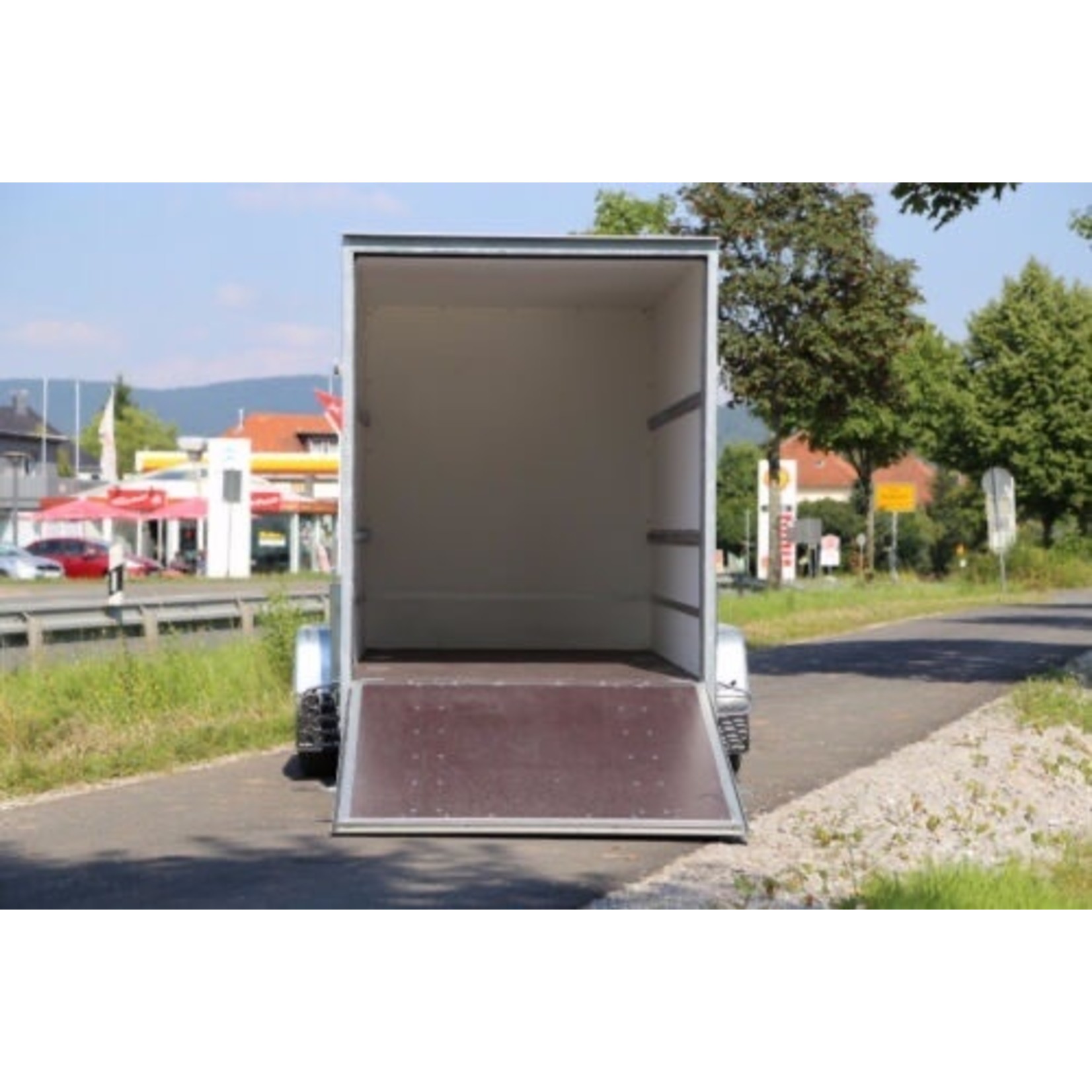 NIEWIADÒW F2030HTD HK – Kofferanhänger 2000kg mit Heckrampe