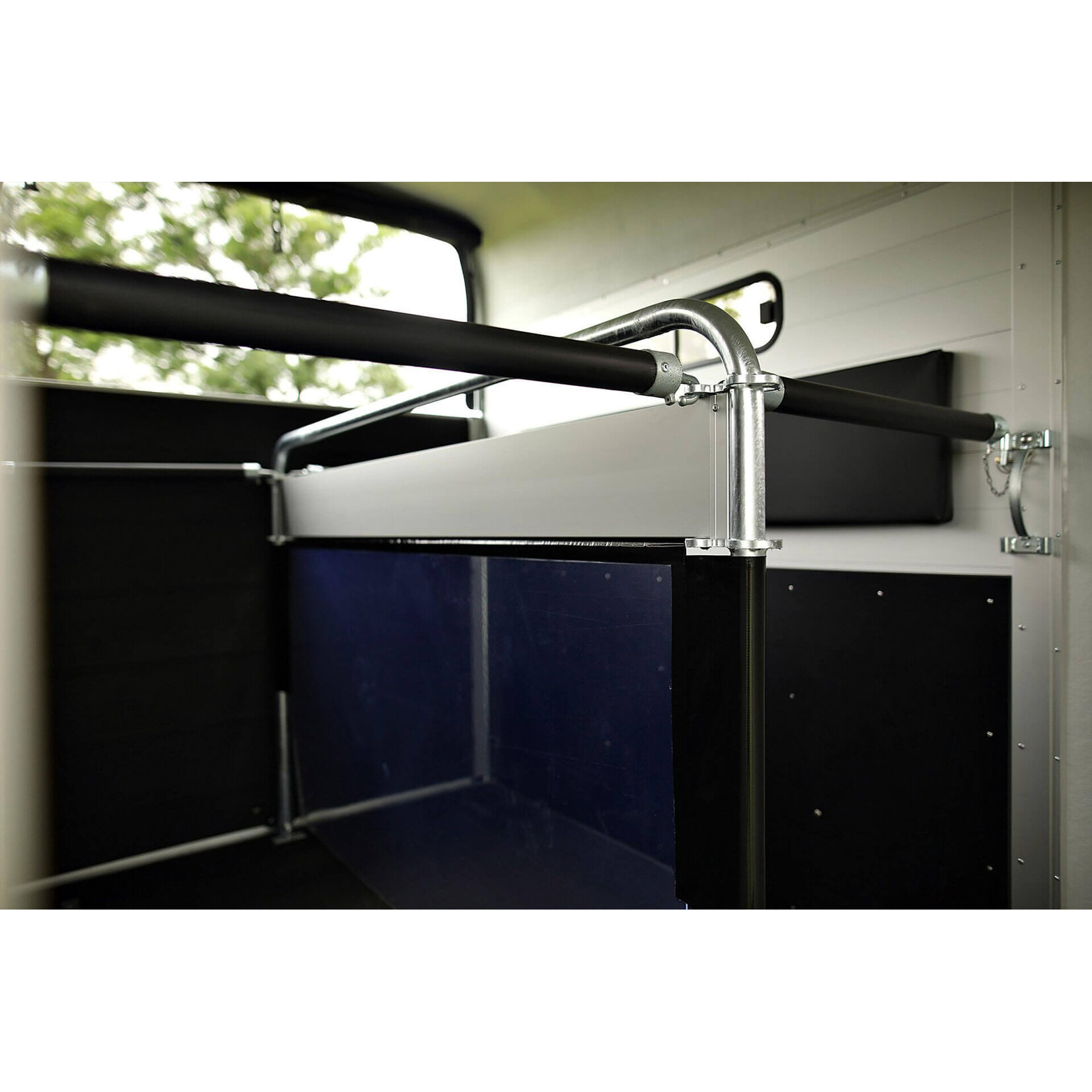 Cheval Liberté Concept aérodynamique.  Design moderne grand espace intérieur. Châssis Pullman 2.