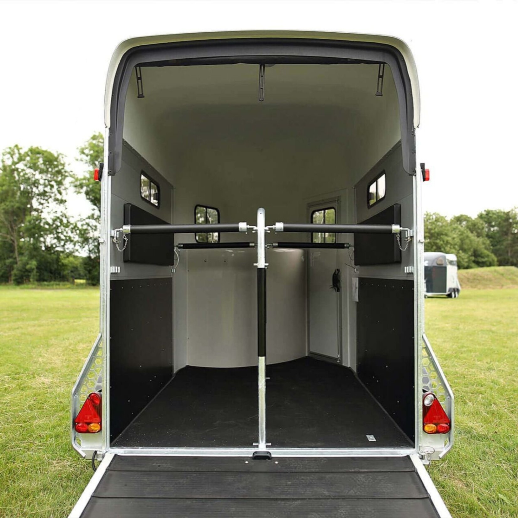 Cheval Liberté Concept aérodynamique.  Design moderne grand espace intérieur. Châssis Pullman 2.