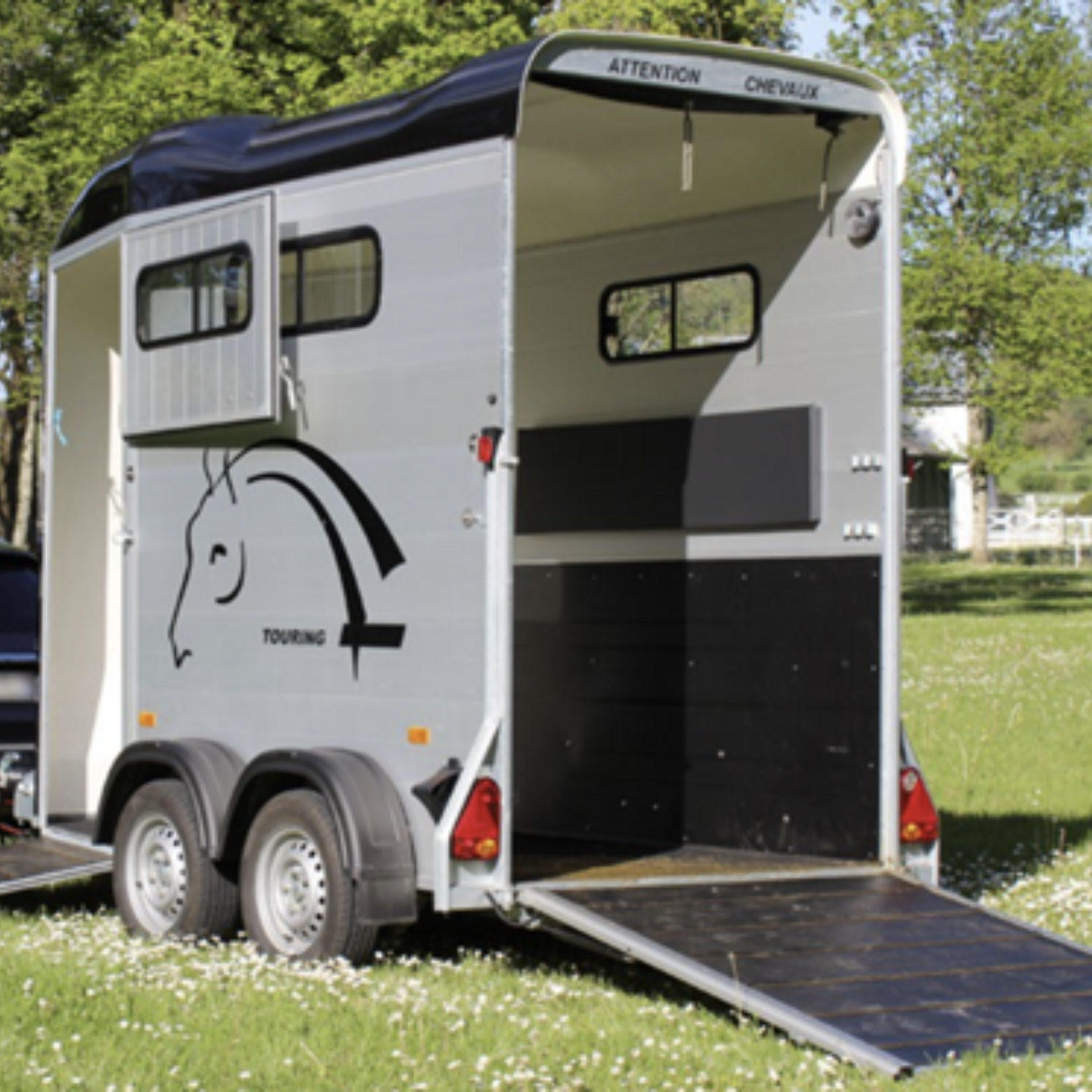 Cheval Liberté Charger et décharger son cheval dans les meilleures conditions!