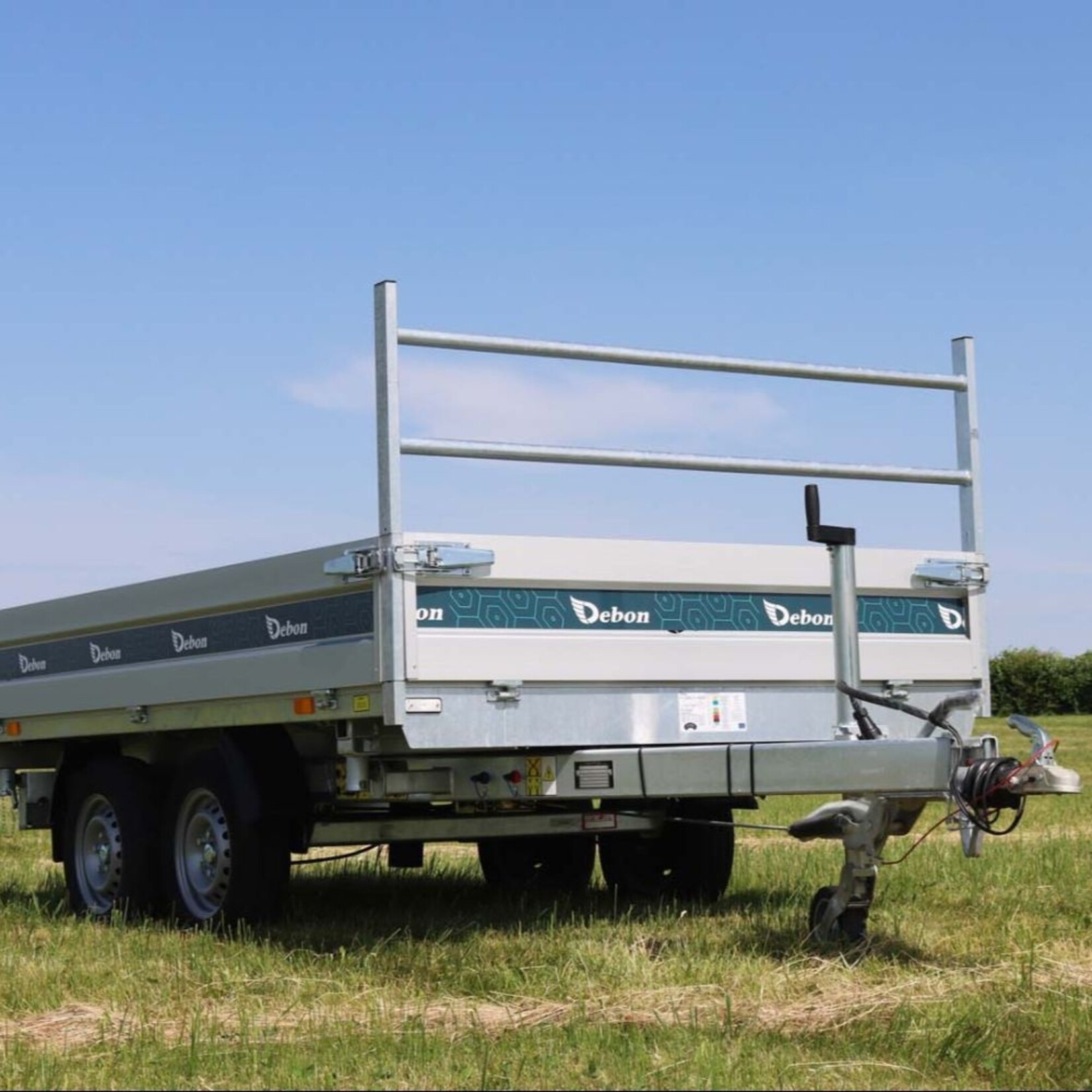 Debon Dreiseitenkipper PW2 mit Elektro-Pumpe