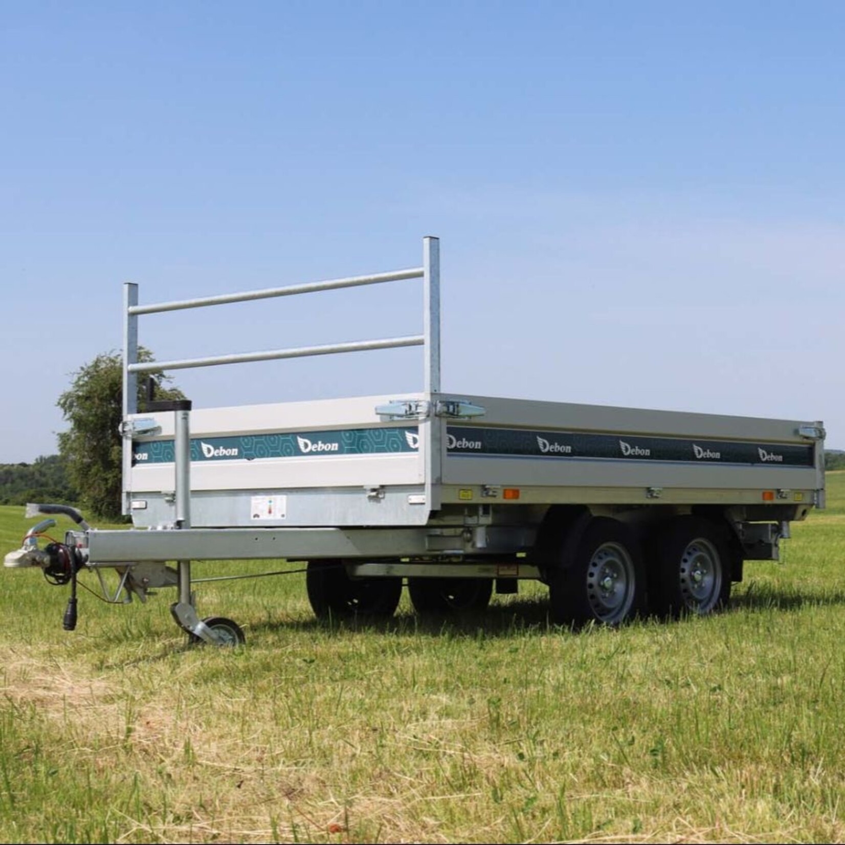 Debon Dreiseitenkipper PW2 mit Elektro-Pumpe