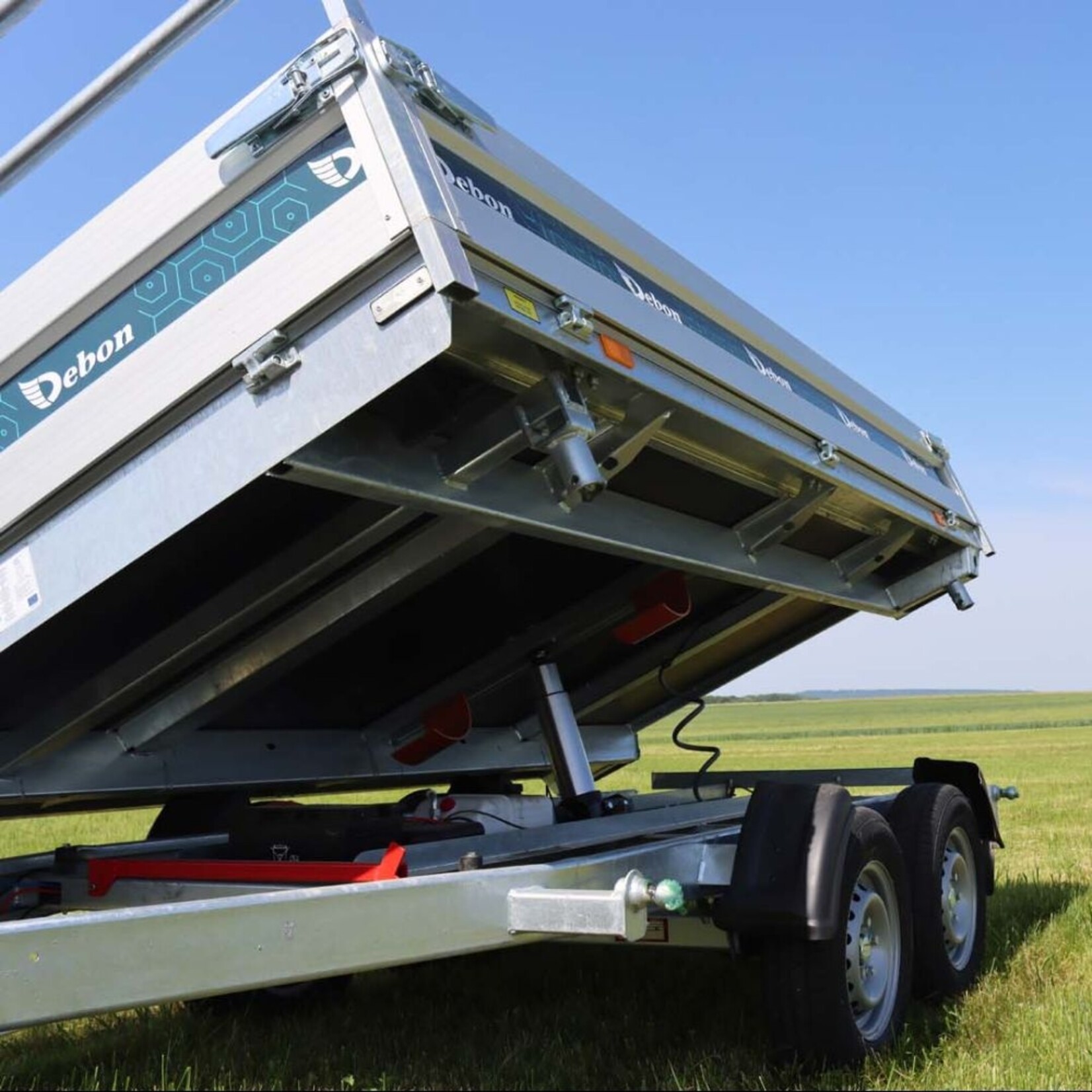 Debon Dreiseitenkipper PW2 mit Elektro-Pumpe