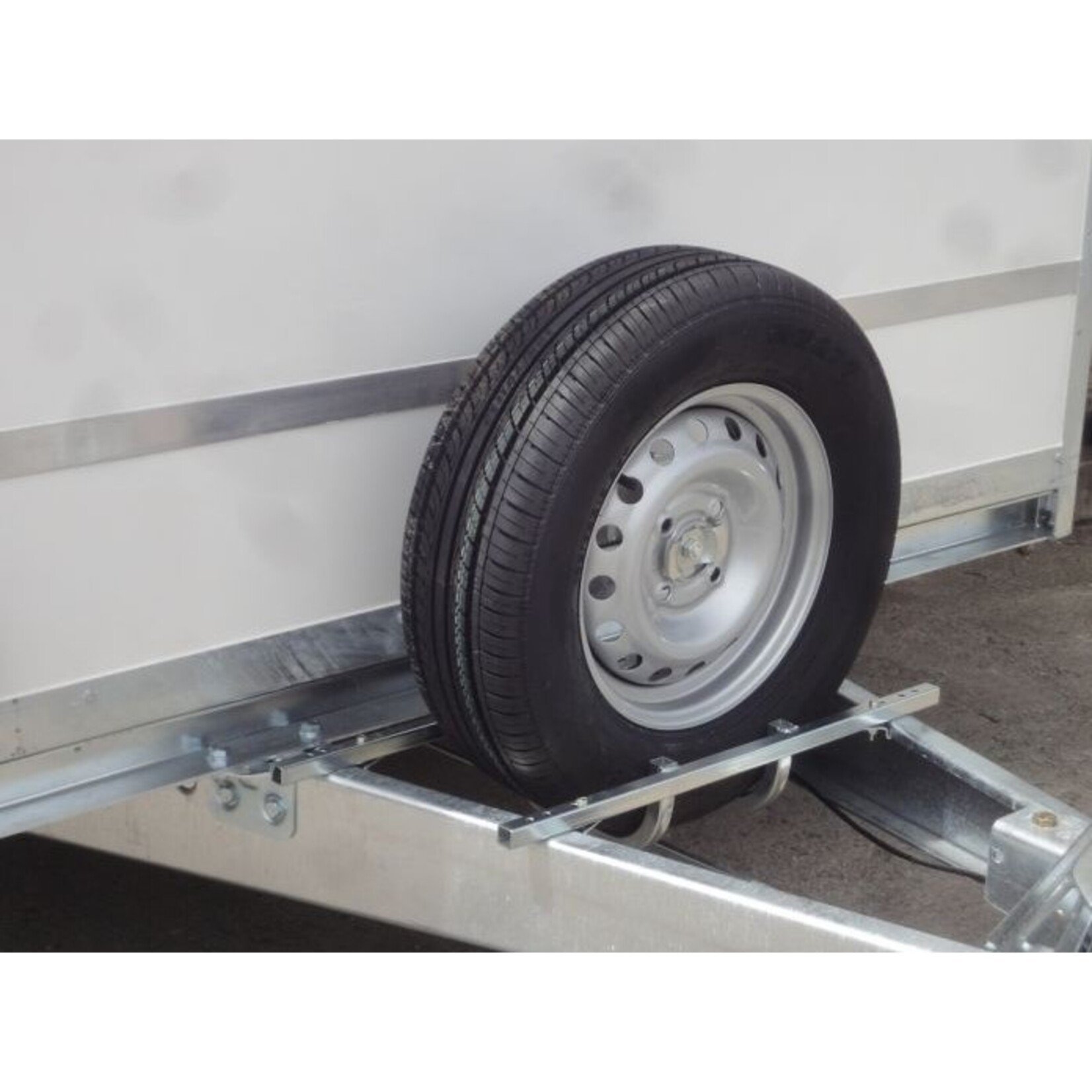 NIEWIADÒW F2741HTL HK – Kofferanhänger 2700kg